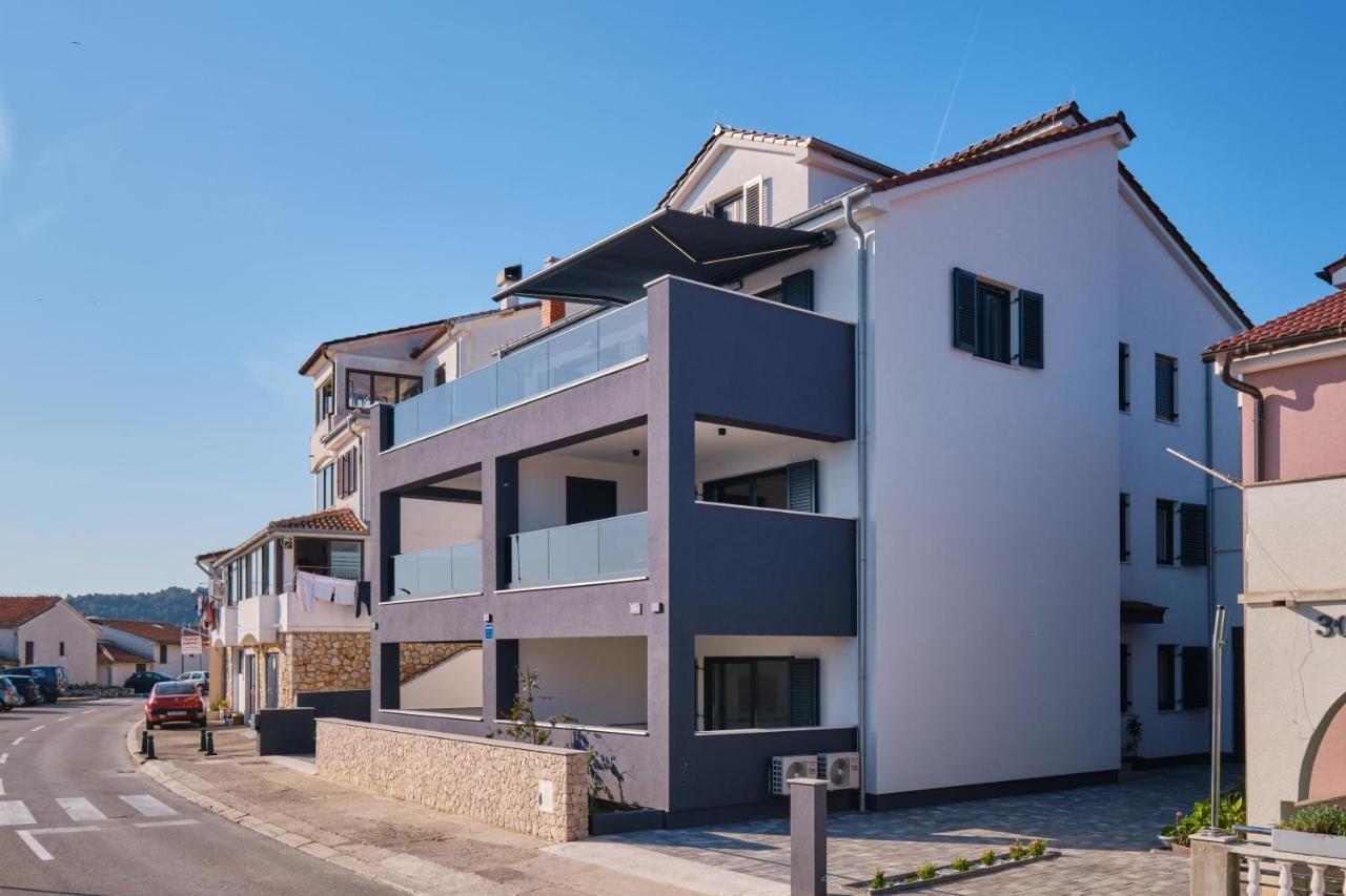 דירות מאלי לוסיניי House Torre מראה חיצוני תמונה